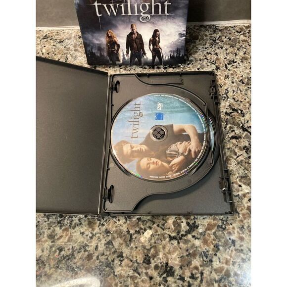 Twilight Two Disc Special Edition DVD - Picture 5 of 6